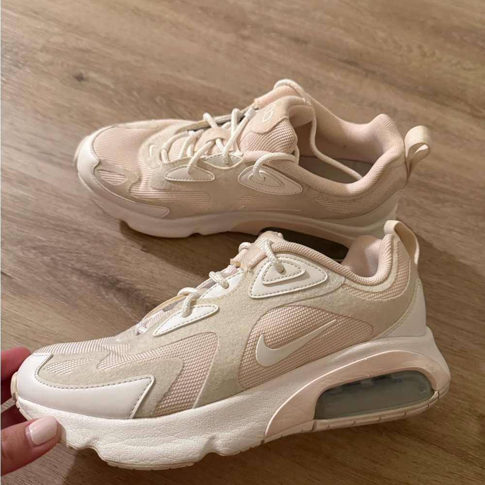 Nike Women's Air Max 200 Light soft